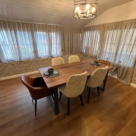 Aaliyas-apartment 2 Πόγραδετς